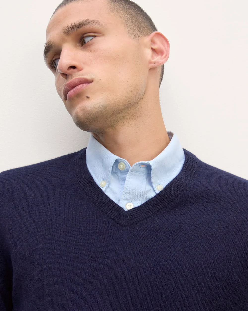 The Cashmere V-Neck Sweater | Navy - Image 4