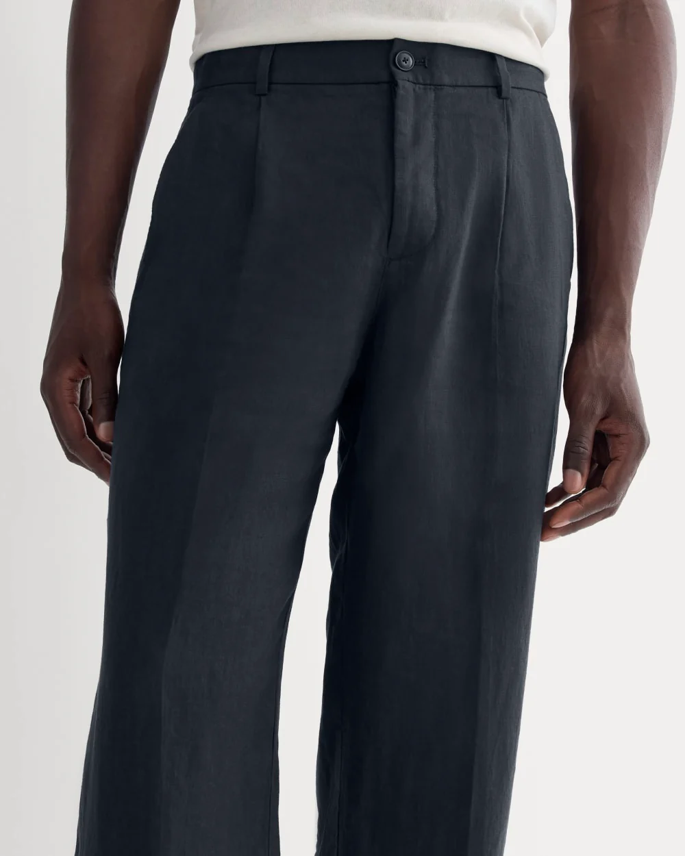The Linen Pleated Trouser | Navy - Image 4