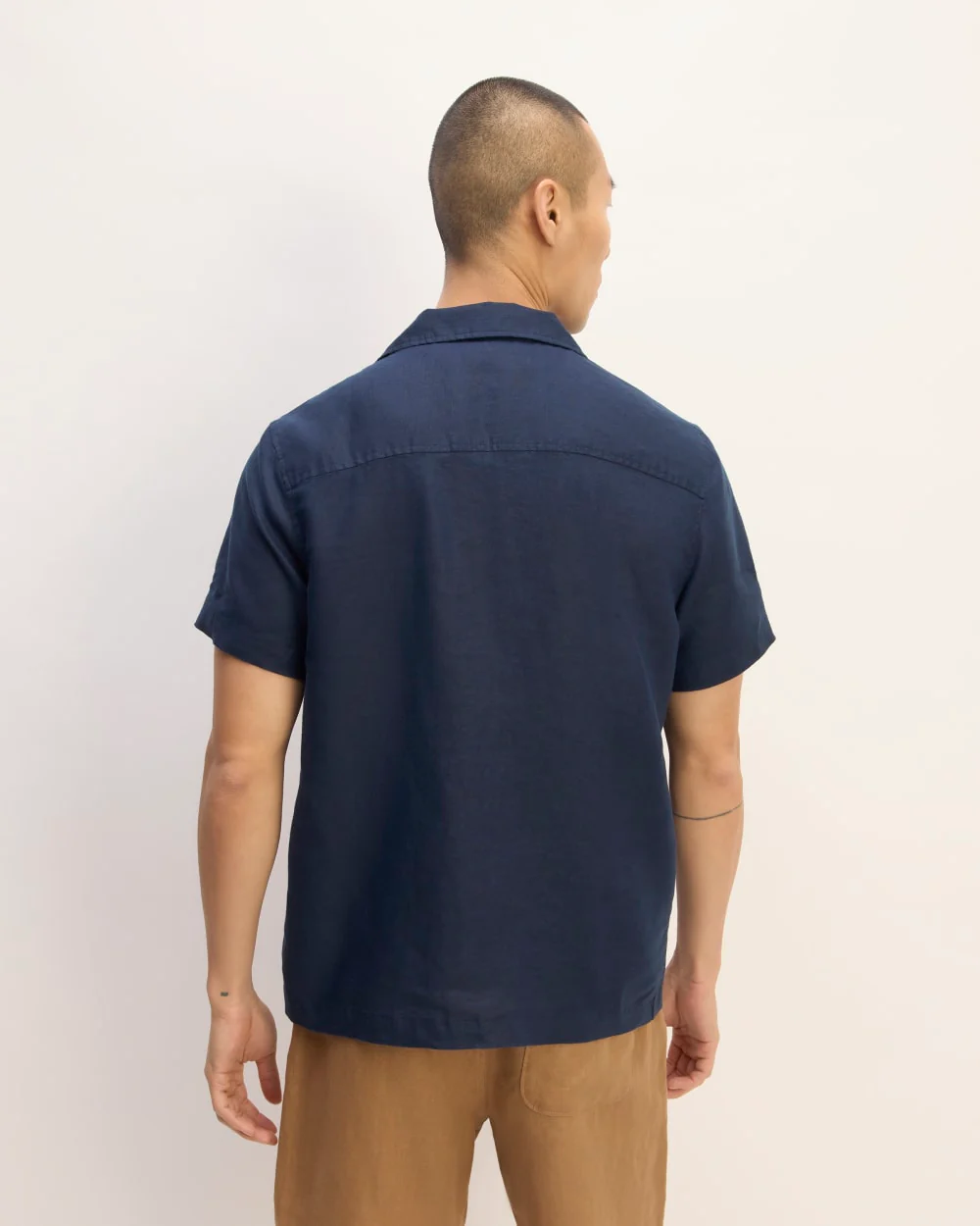 The Resort Shirt in Linen | Navy - Image 6