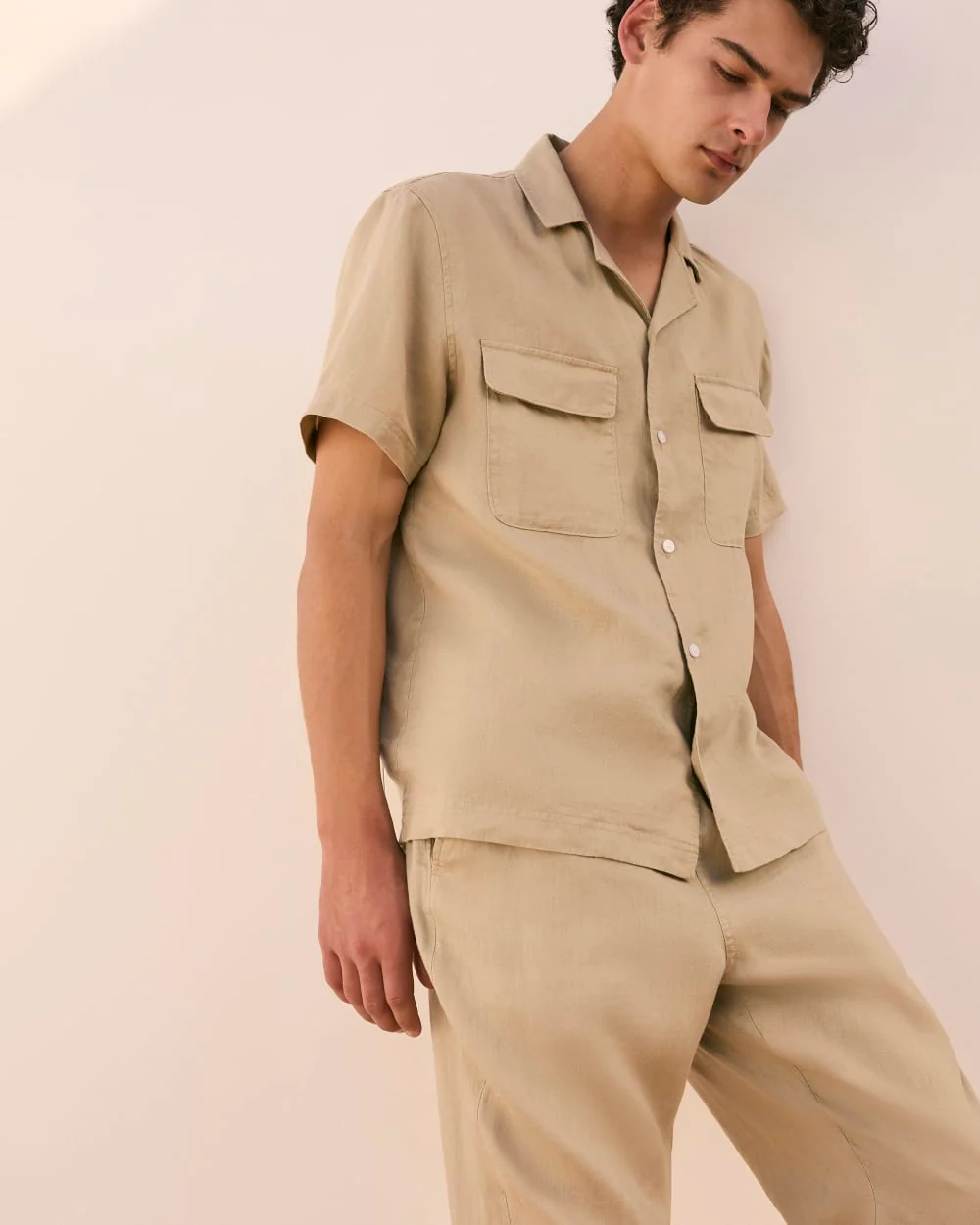 The Resort Shirt in Linen | Trench Coat Khaki - Image 2