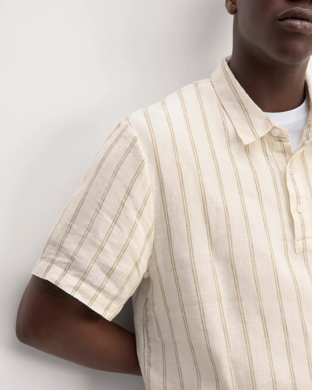 The Linen Short-Sleeve Popover Shirt | Bone / Cornstalk - Image 4