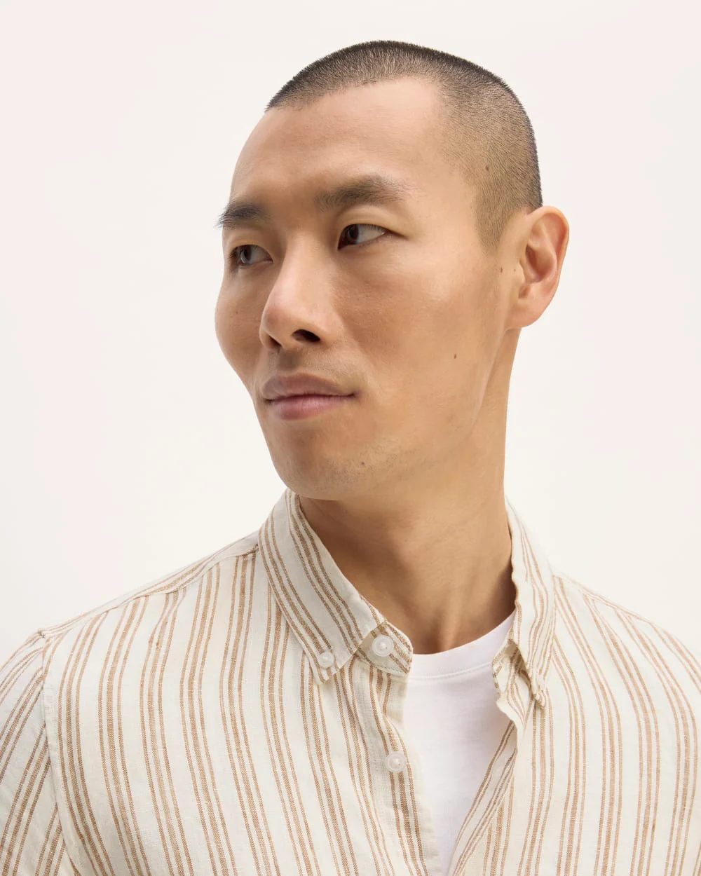 The Classic Short-Sleeve Shirt in Linen | Bone / Toasted Coconut - Image 4