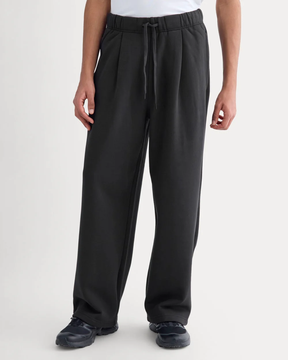 Luxe Fleece Pleated Sweatpant | Black - Image 4