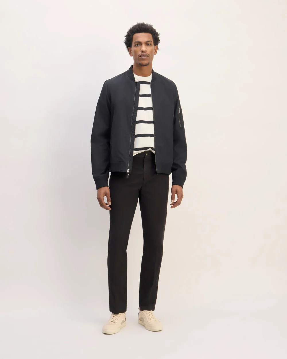 The Relaxed Taper Air Chino | Black