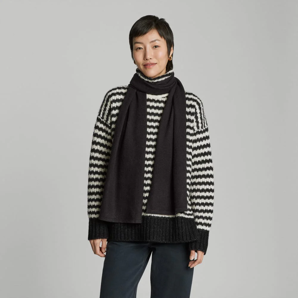 The Cashmere Scarf | Black - Image 4