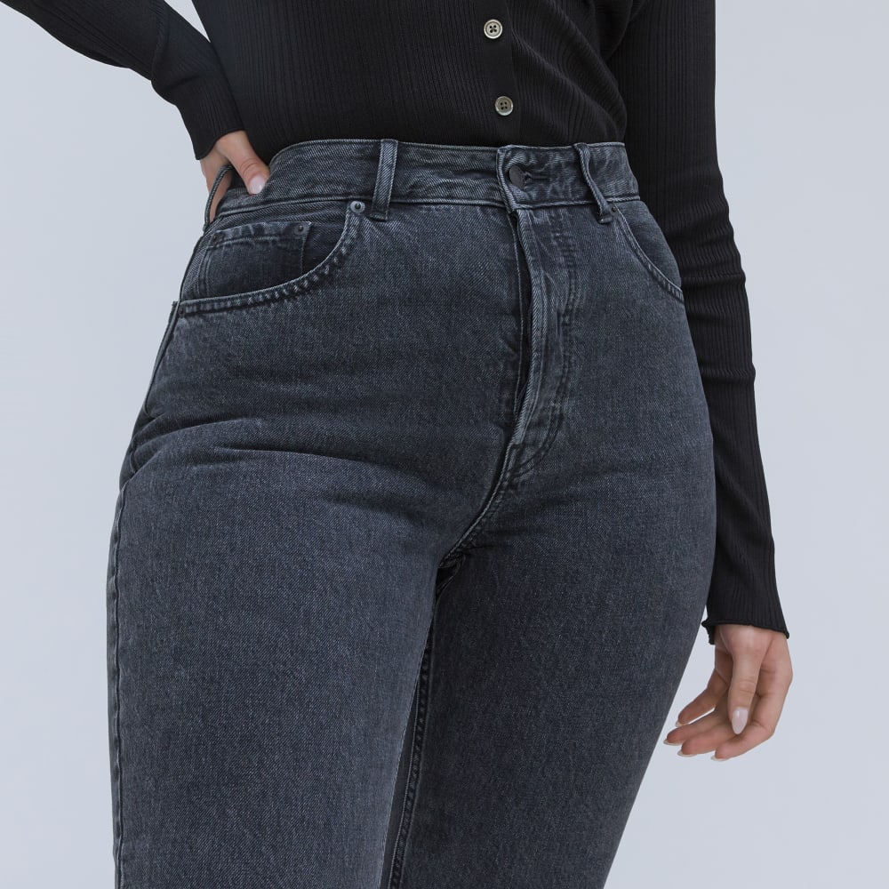 The '90s Cheeky Hourglass Jean | Washed Black | 28.5" Inseam - Image 3
