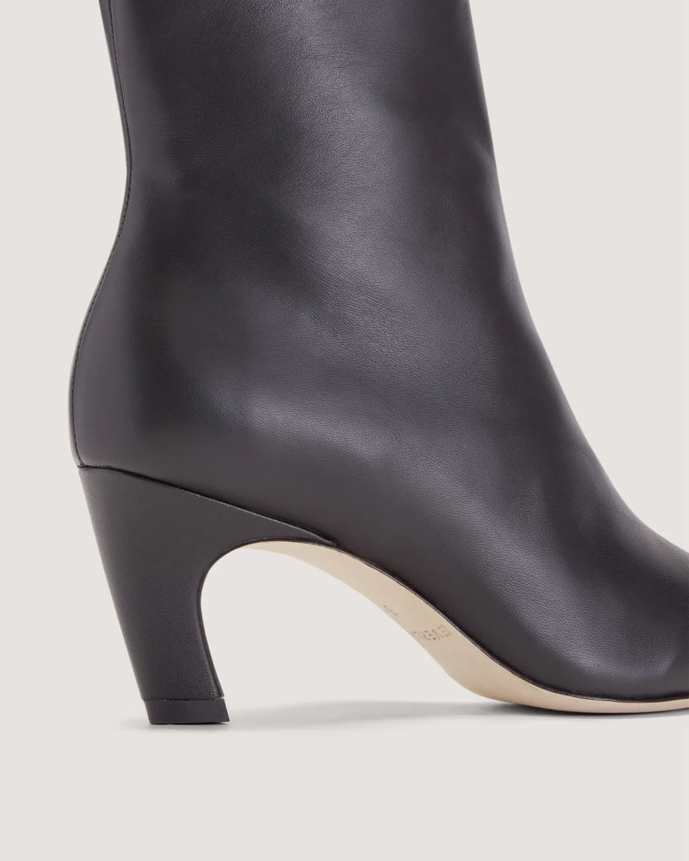 The Short Banana Boot | Black - Image 6