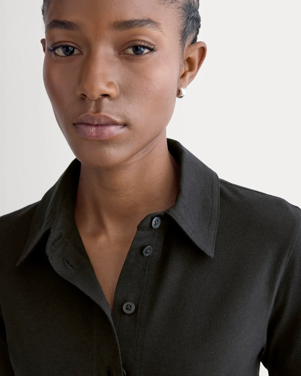 Button-Up Shirt in Essential Cotton | Black - Image 4