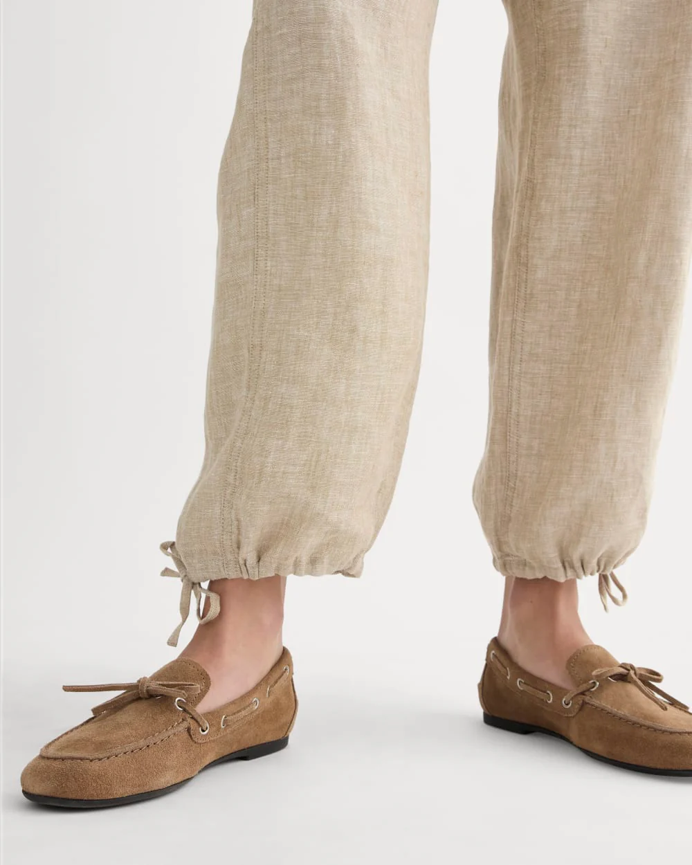 The Cargo Curve Pant in Linen | Cornstalk Chambray - Image 4