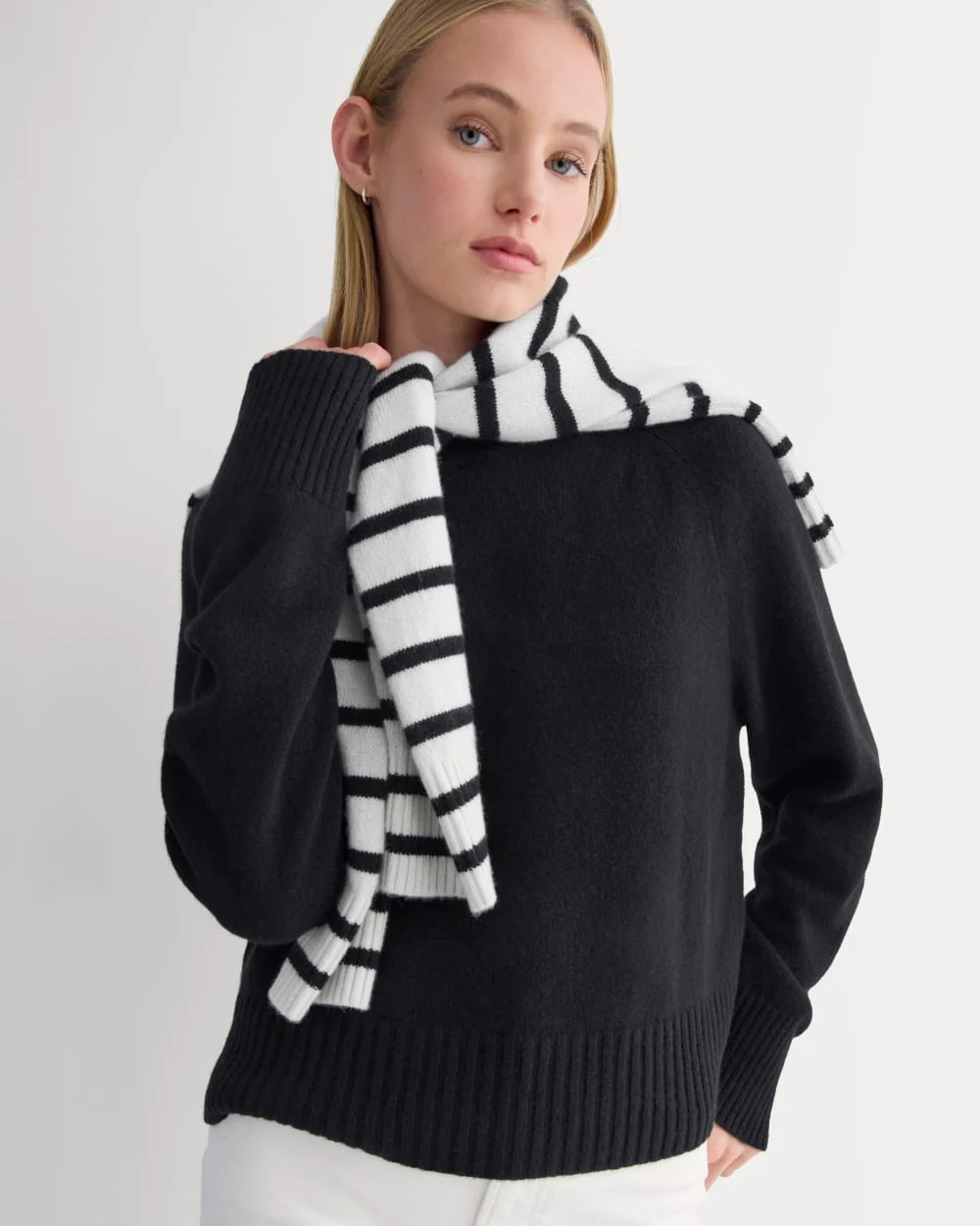 The Boxy Crew in Cashmere | Black - Image 4
