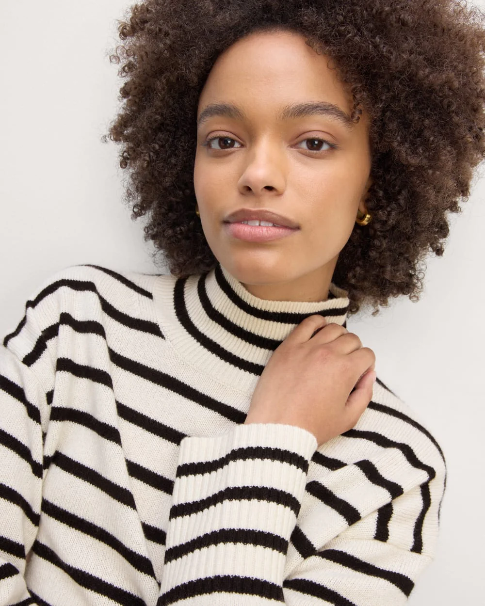 The Boxy Turtleneck in Cashmere | Bone / Black - Image 4