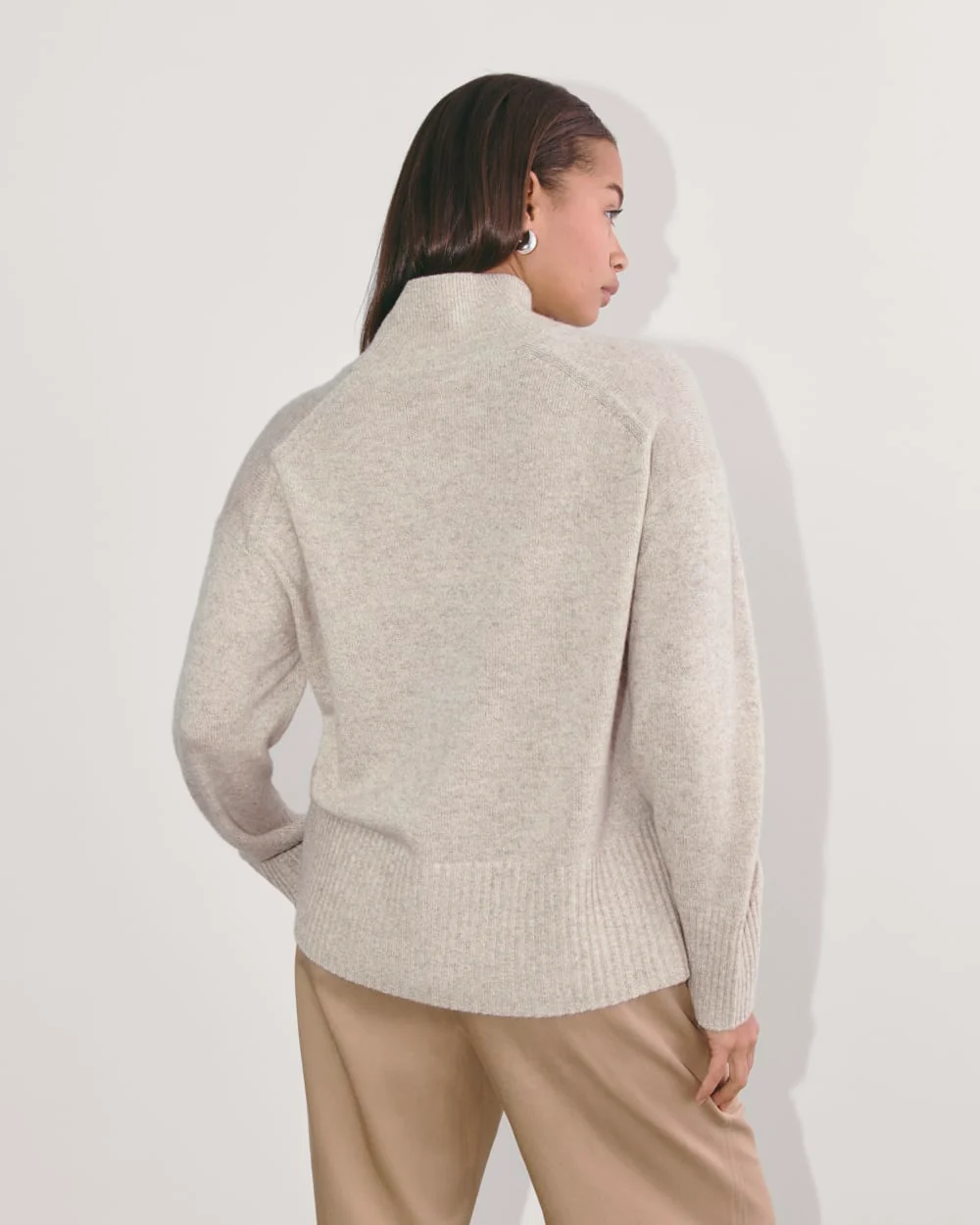 The Boxy Turtleneck in Cashmere | Canvas - Image 7
