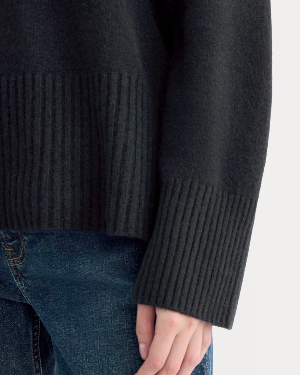 The Boxy Turtleneck in Cashmere | Navy - Image 4