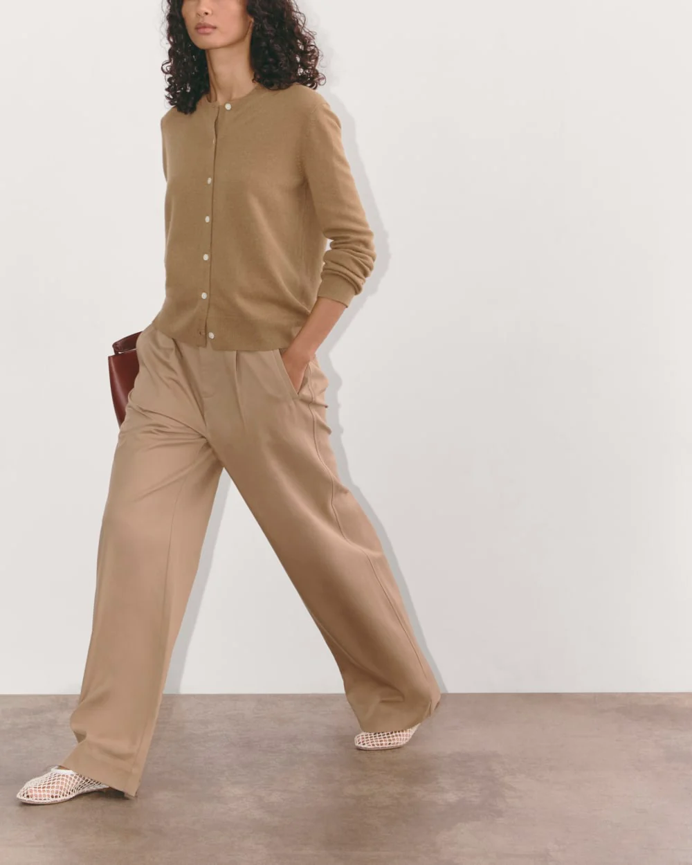 The Classic Cardigan in Cashmere | Tiger's Eye - Image 4