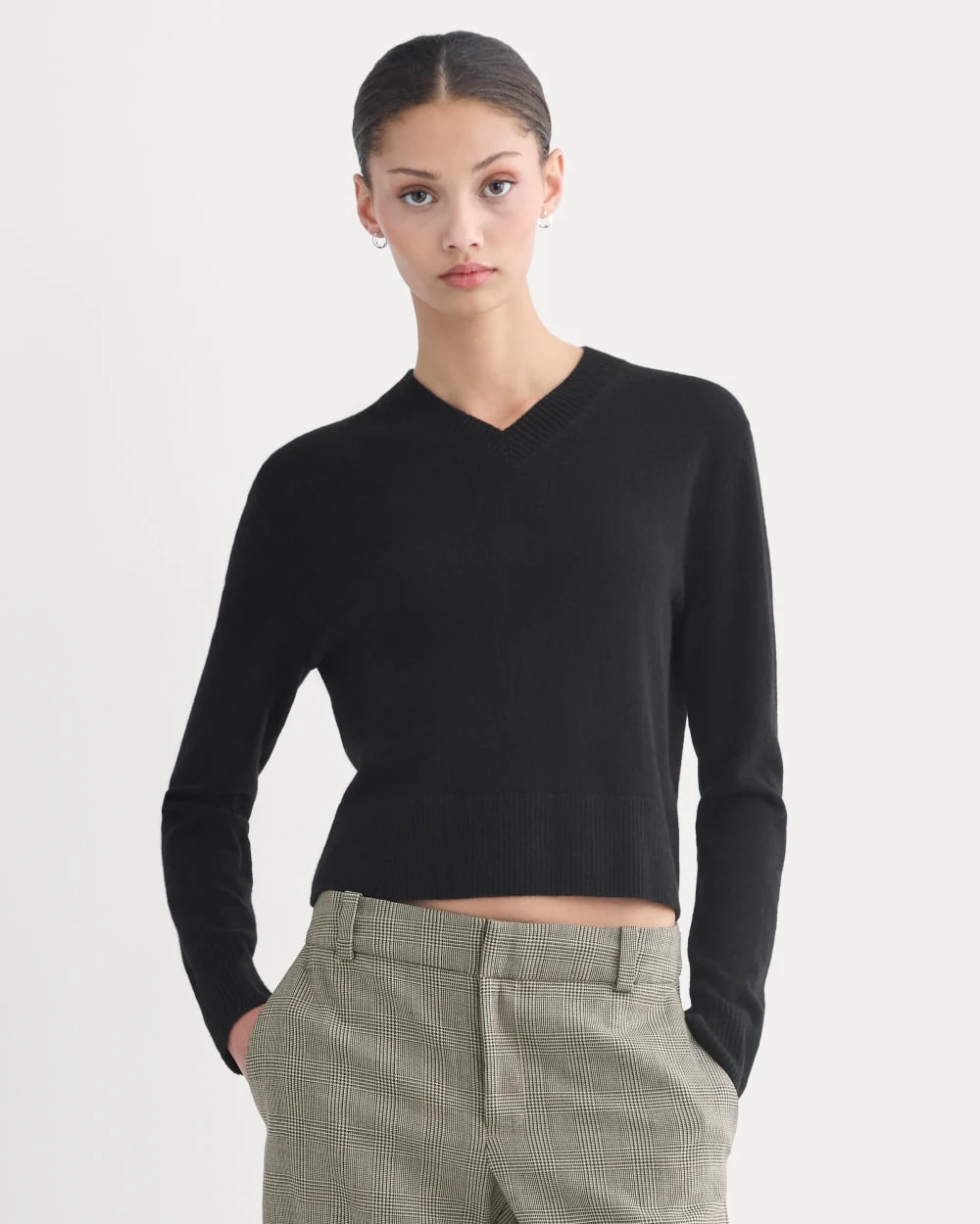 Cashmere Cropped High-V Sweater | Black - Image 4