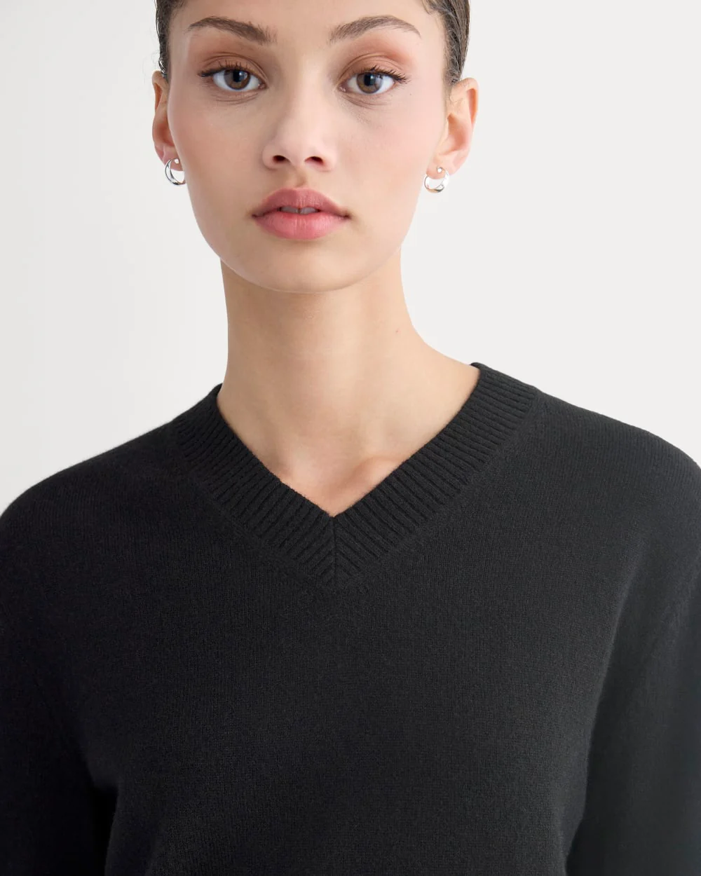 Cashmere Cropped High-V Sweater | Black - Image 5