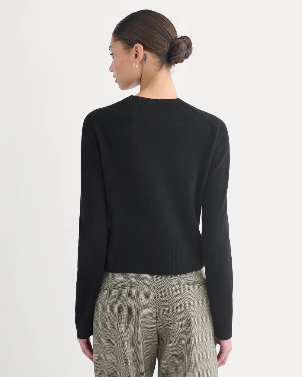 Cashmere Cropped High-V Sweater | Black - Image 7