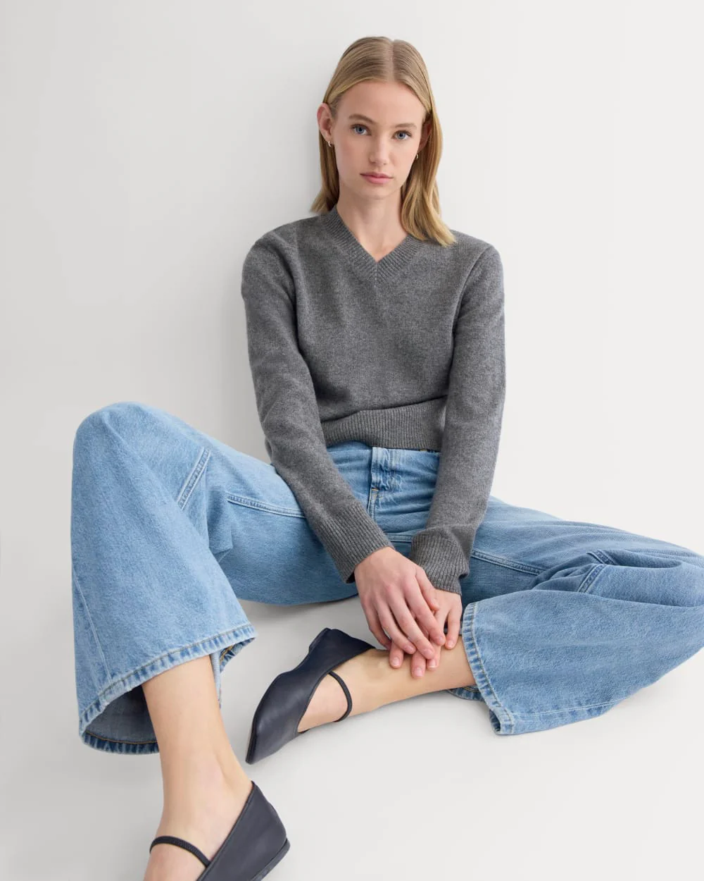 Cashmere Cropped High-V Sweater | Heather Charcoal - Image 4