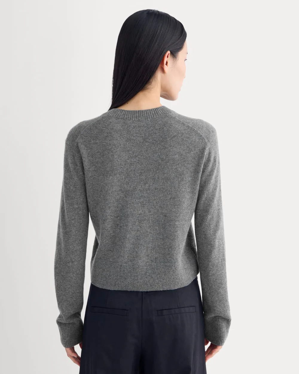 Cashmere Cropped High-V Sweater | Heather Charcoal - Image 8