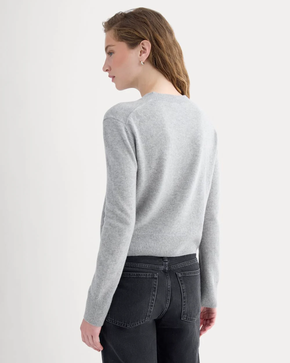Cashmere Cropped High-V Sweater | Light Heather Grey - Image 5