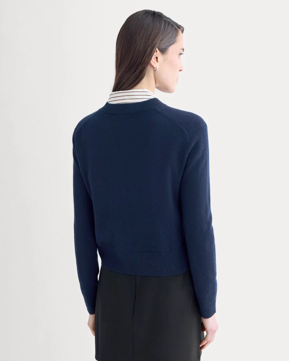 Cashmere Cropped High-V Sweater | Navy - Image 5