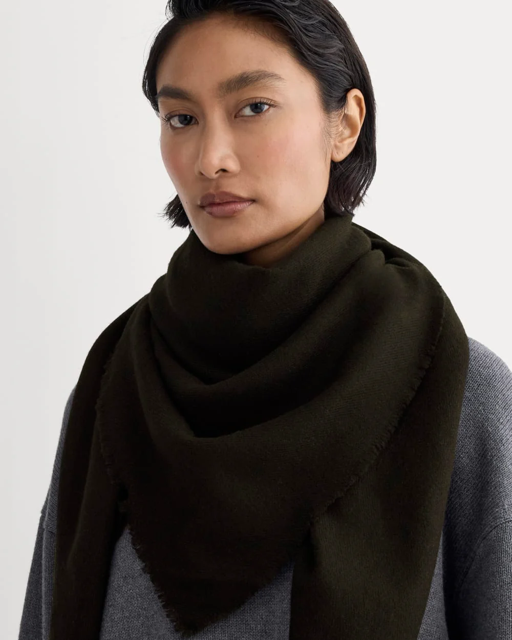 The Cashmere Feather Scarf | Black - Image 3