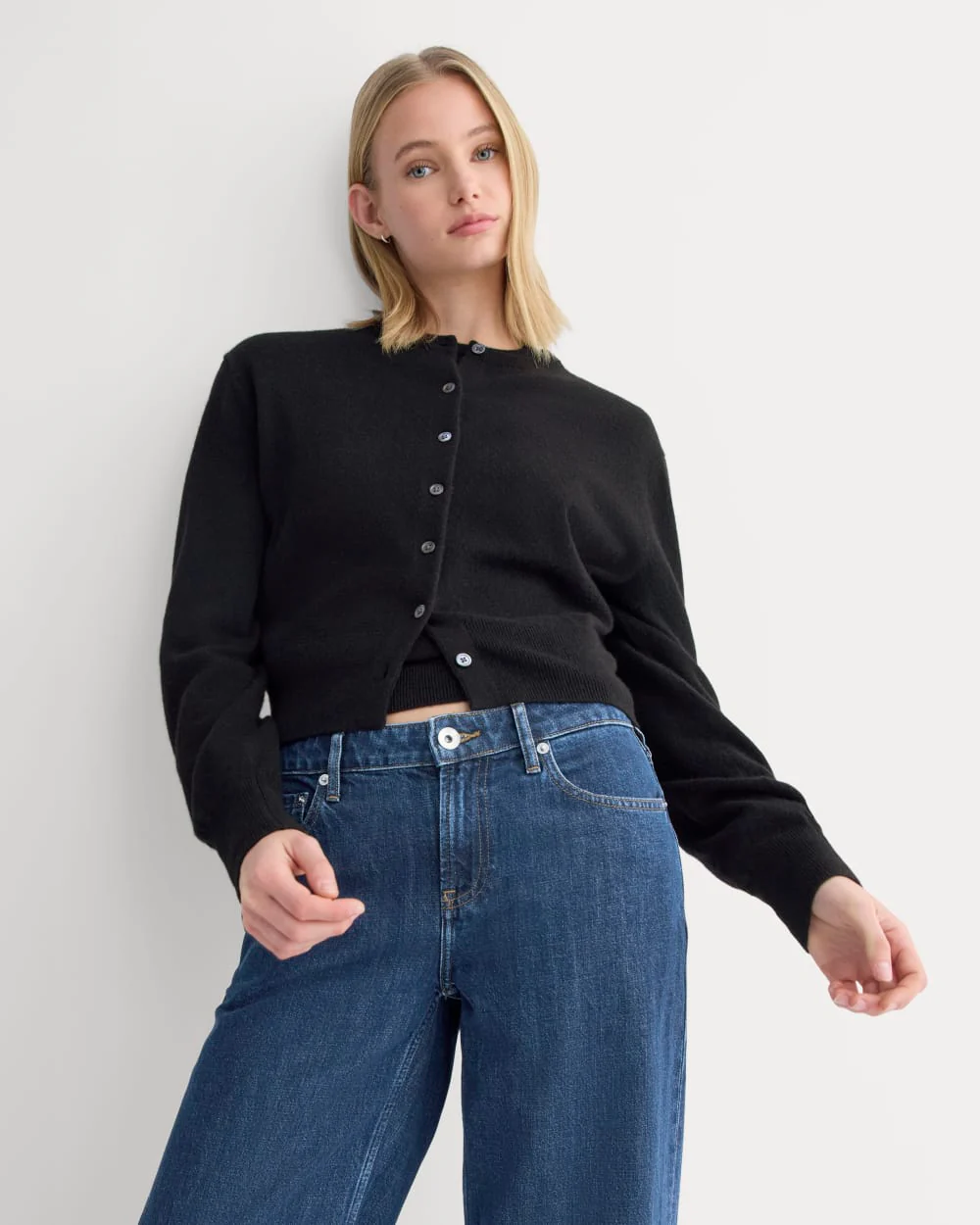 Cashmere Cropped Cardigan | Black - Image 3