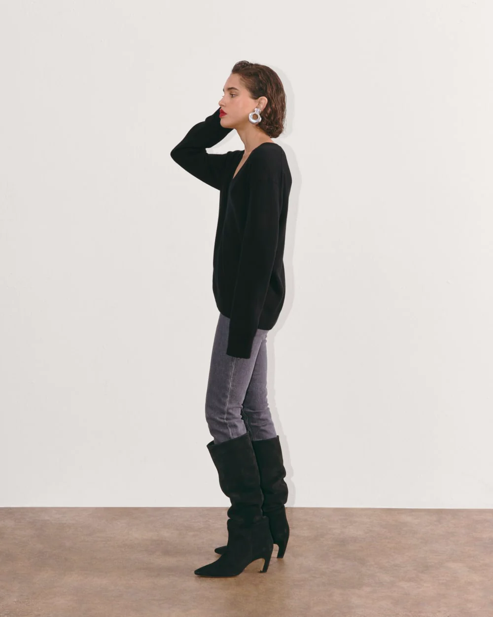 The Classic V in Cashmere | Black - Image 5