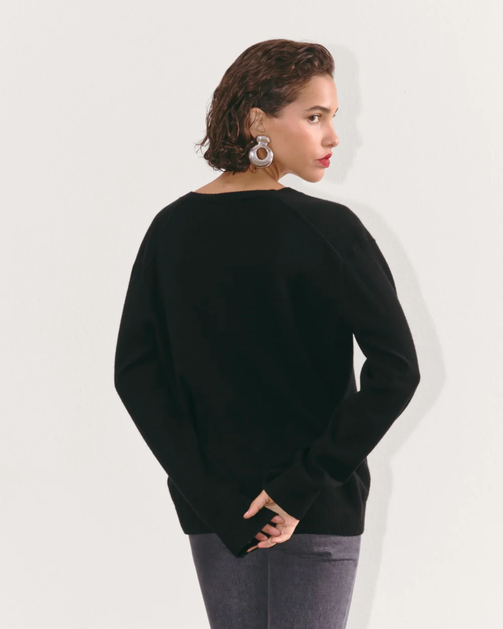 The Classic V in Cashmere | Black - Image 6