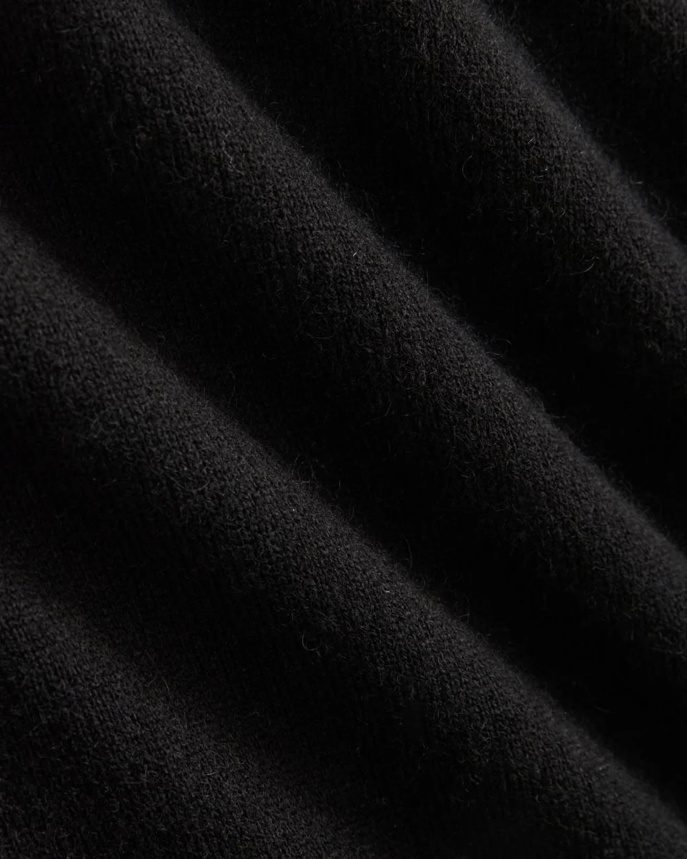 The Classic V in Cashmere | Black - Image 6