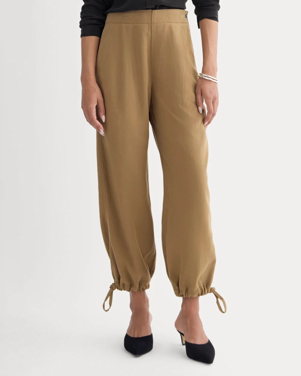 The Chino Jogger in Buttersoft | Aged Brass - Image 3