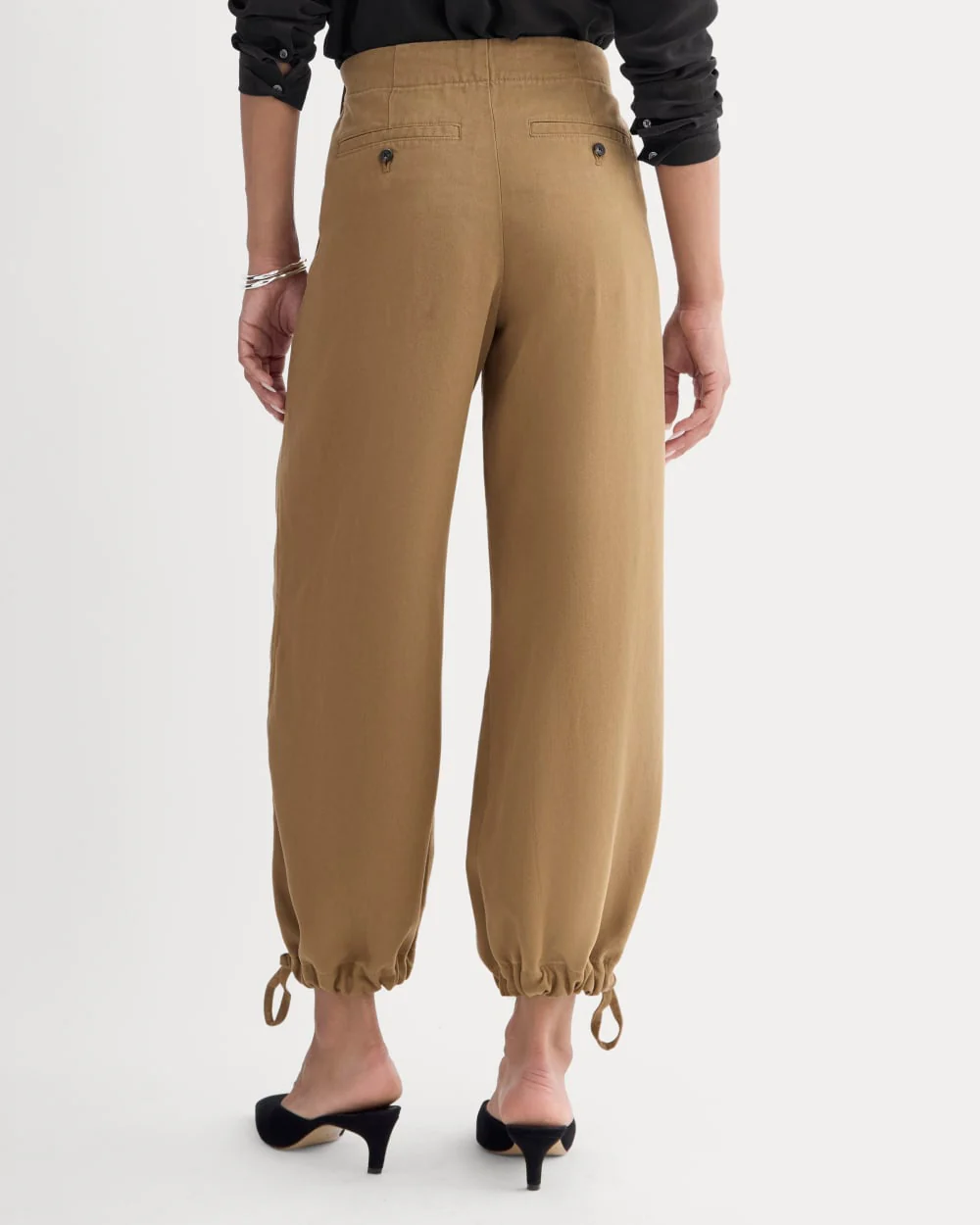 The Chino Jogger in Buttersoft | Aged Brass - Image 5