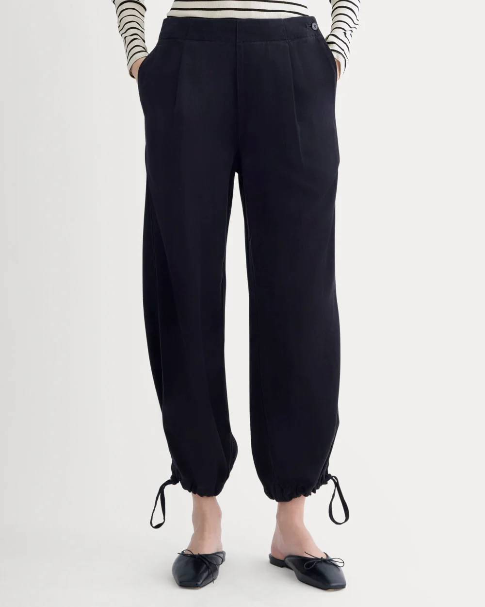 The Chino Jogger in Buttersoft | Black - Image 3