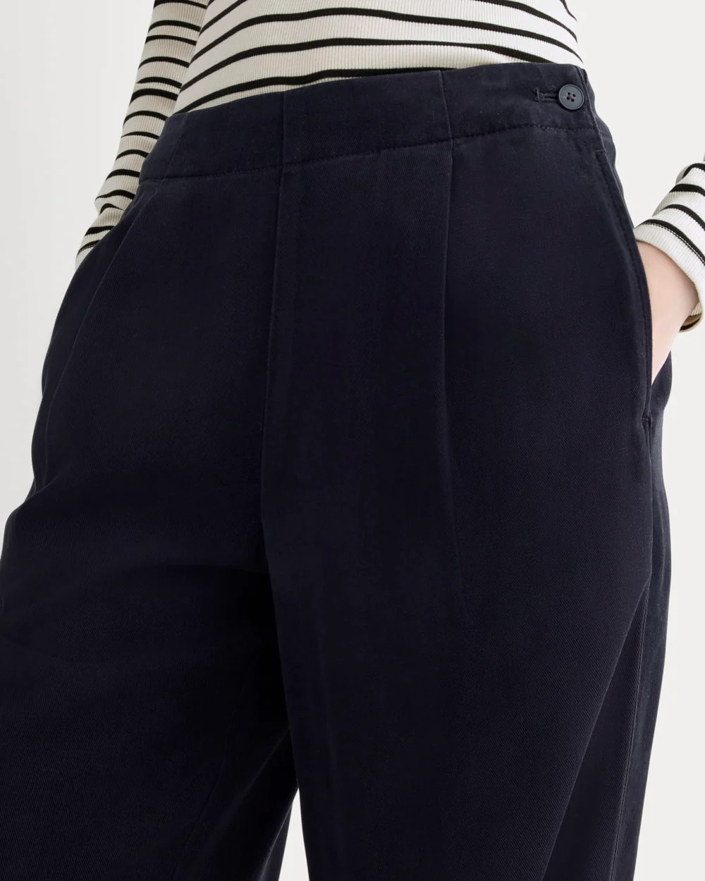 The Chino Jogger in Buttersoft | Black - Image 4