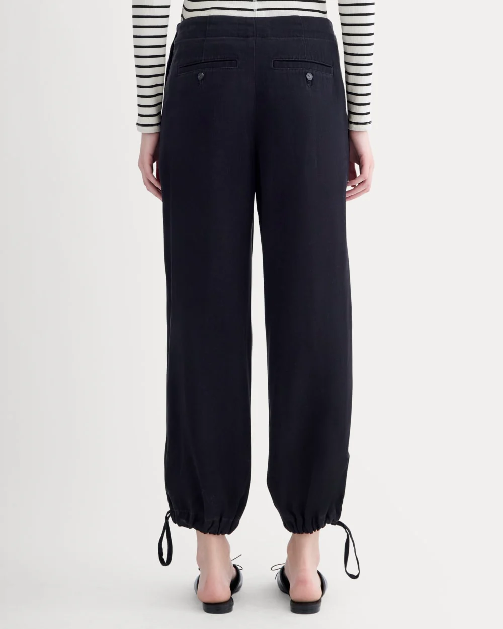 The Chino Jogger in Buttersoft | Black - Image 5