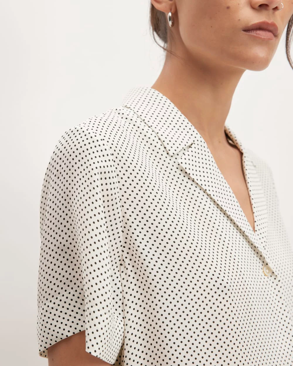 The Notch Shirt in Washable Silk | Bone / Black Polka Dot - Image 4