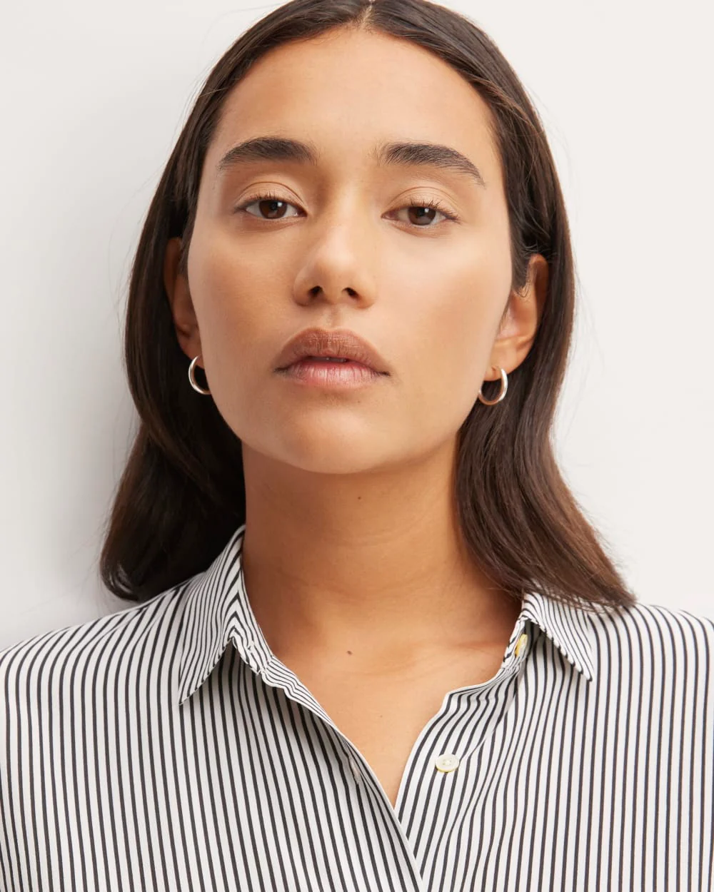 The Boxy Shirt in Washable Silk | Black / White - Image 4