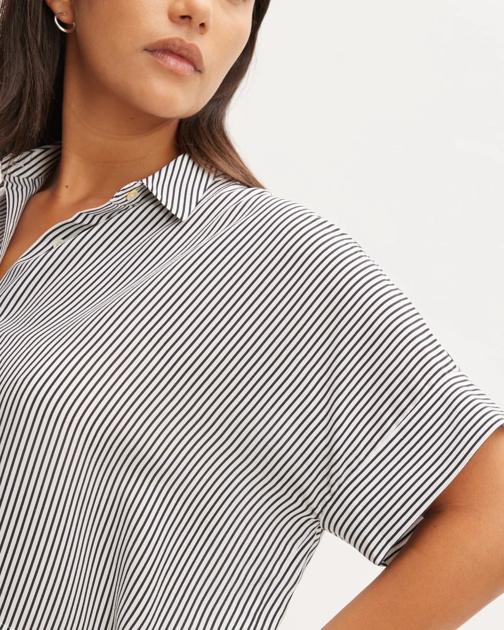 The Boxy Shirt in Washable Silk | Black / White - Image 5