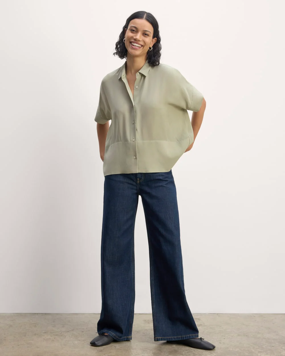 The Boxy Shirt in Washable Silk | Seagrass - Image 3