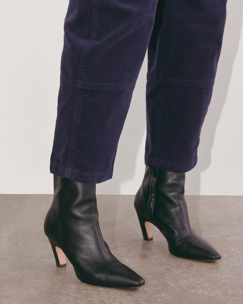 The Utility Barrel in Corduroy | Navy - Image 7