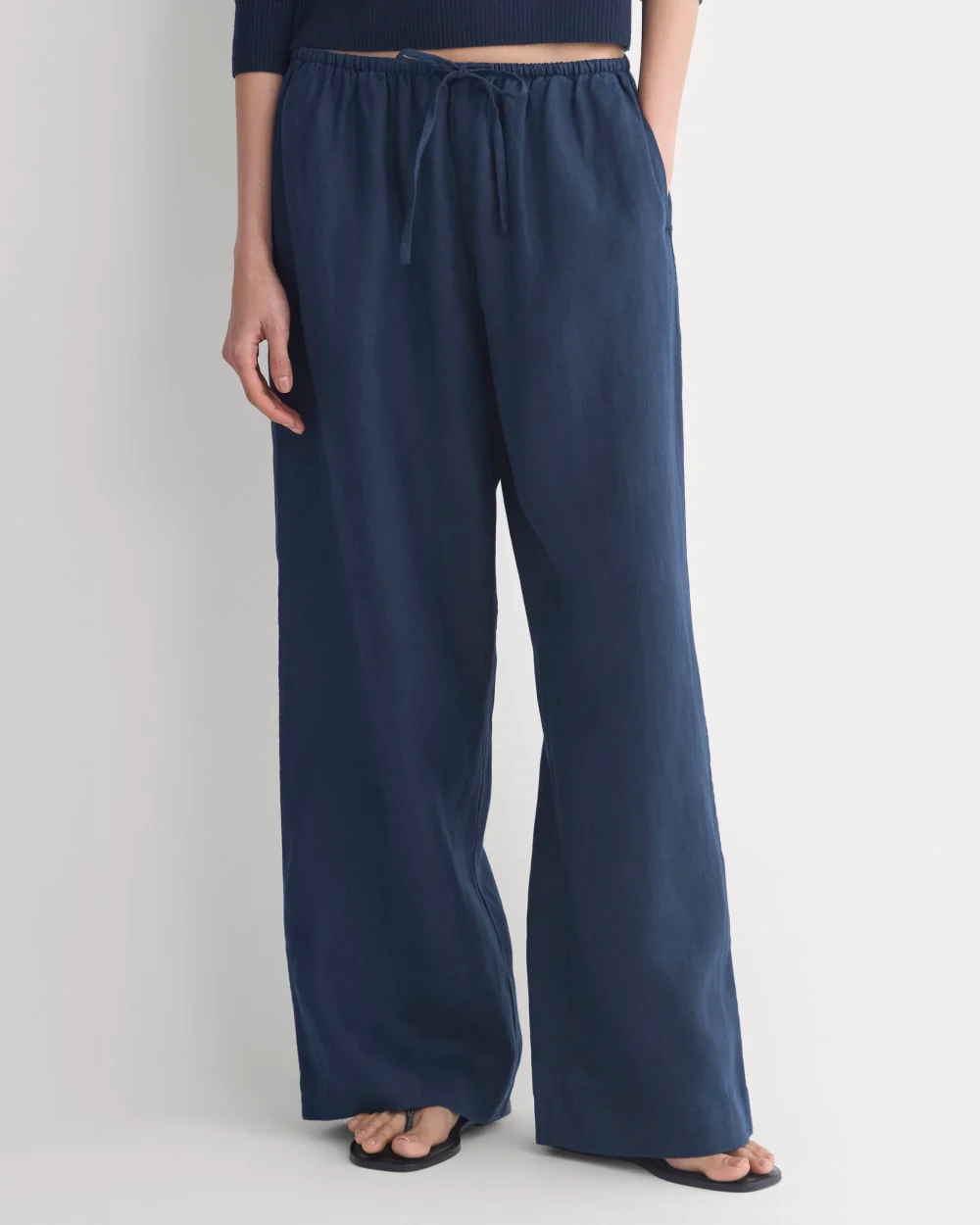 The Drawstring Pant in Linen | Navy - Image 3