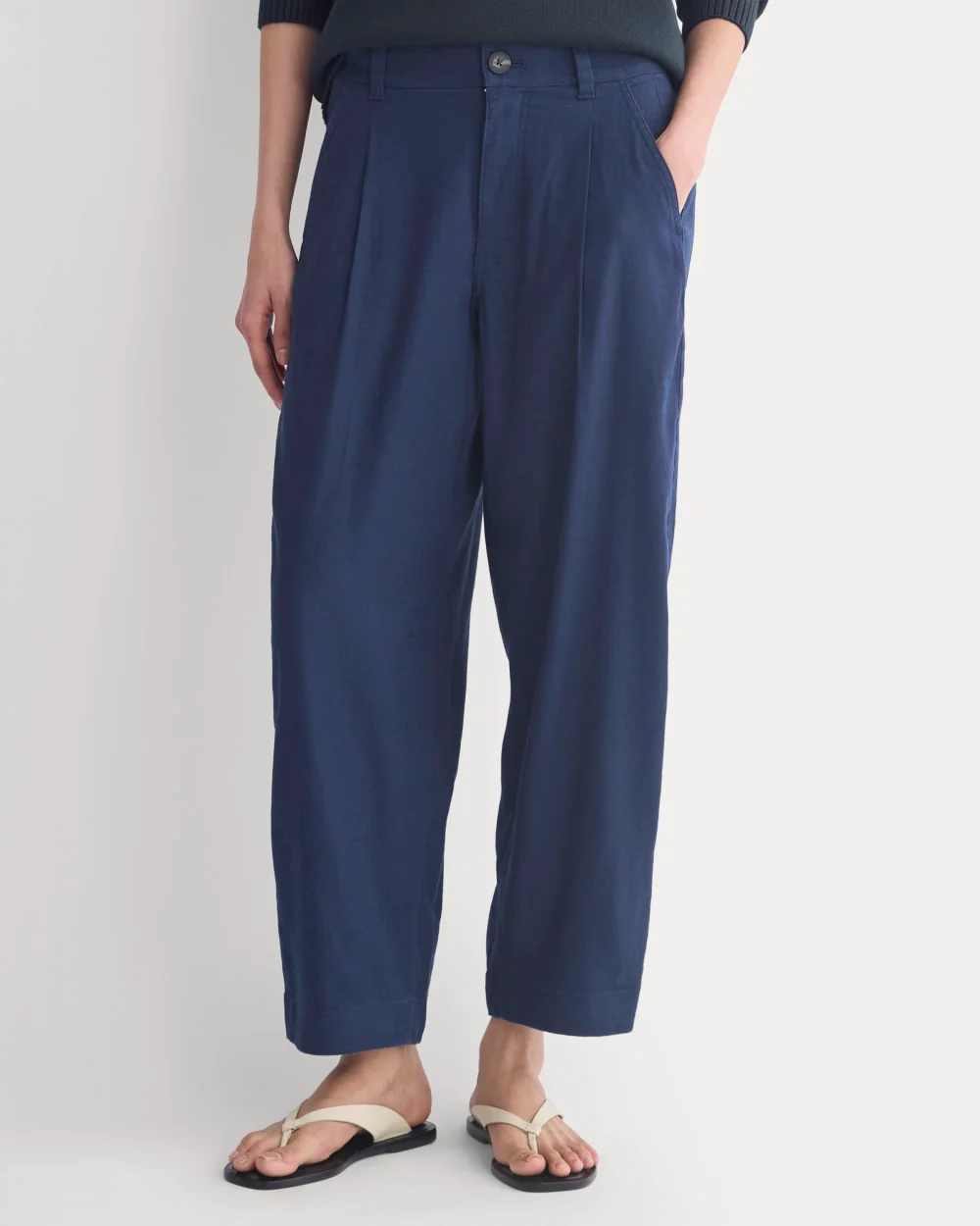 The Everywhere Pant in Stretch Linen | Navy - Image 3