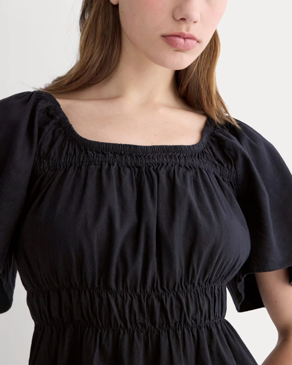 The Flutter-Sleeve Top in Stretch Linen | Black - Image 4