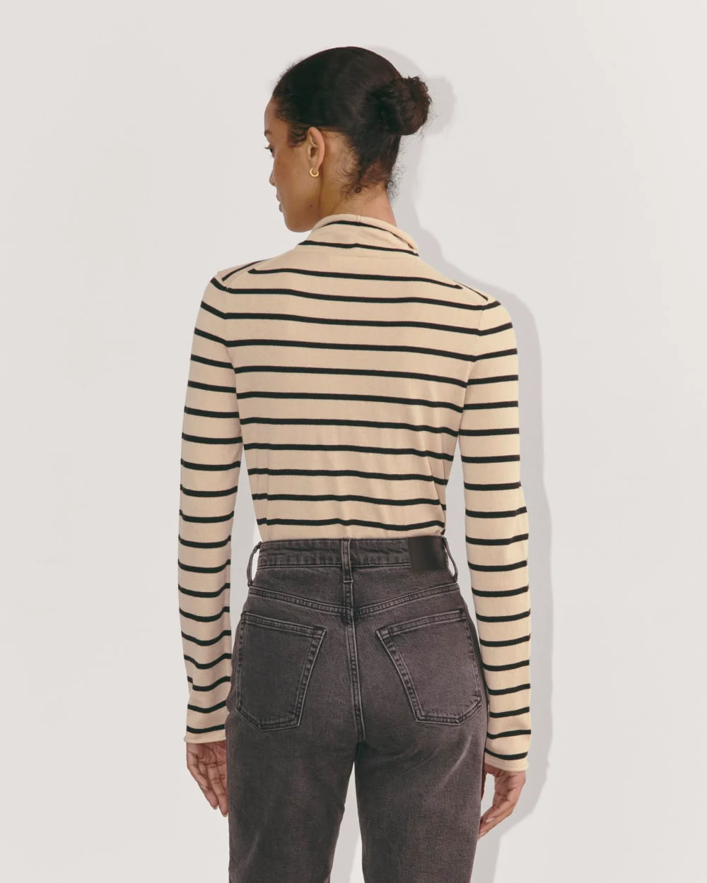 The Funnel Neck in Cotton Cashmere | Powder / Black - Image 5