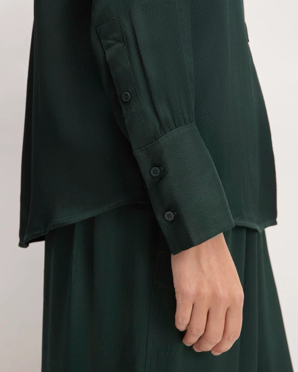 The Hammered Satin Popover Shirt | Scarab - Image 5
