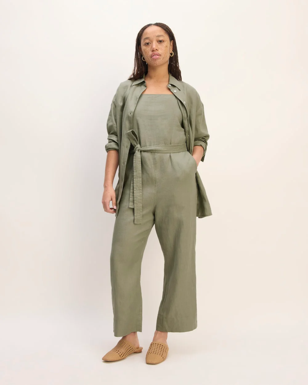 The Boyfriend Shirt in Linen | Sage Green - Image 3