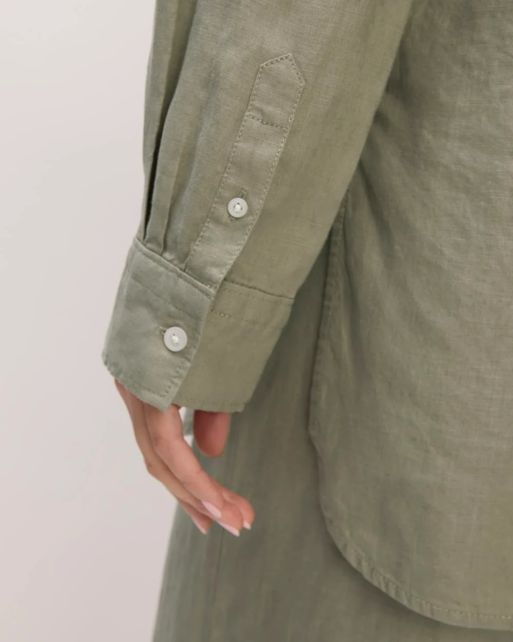 The Boyfriend Shirt in Linen | Sage Green - Image 5