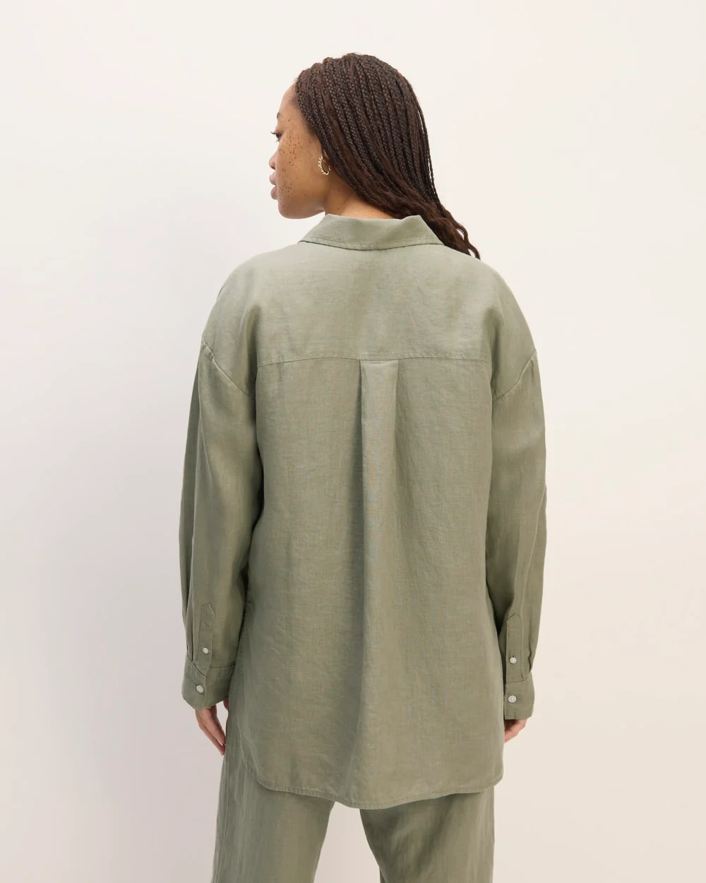 The Boyfriend Shirt in Linen | Sage Green - Image 6