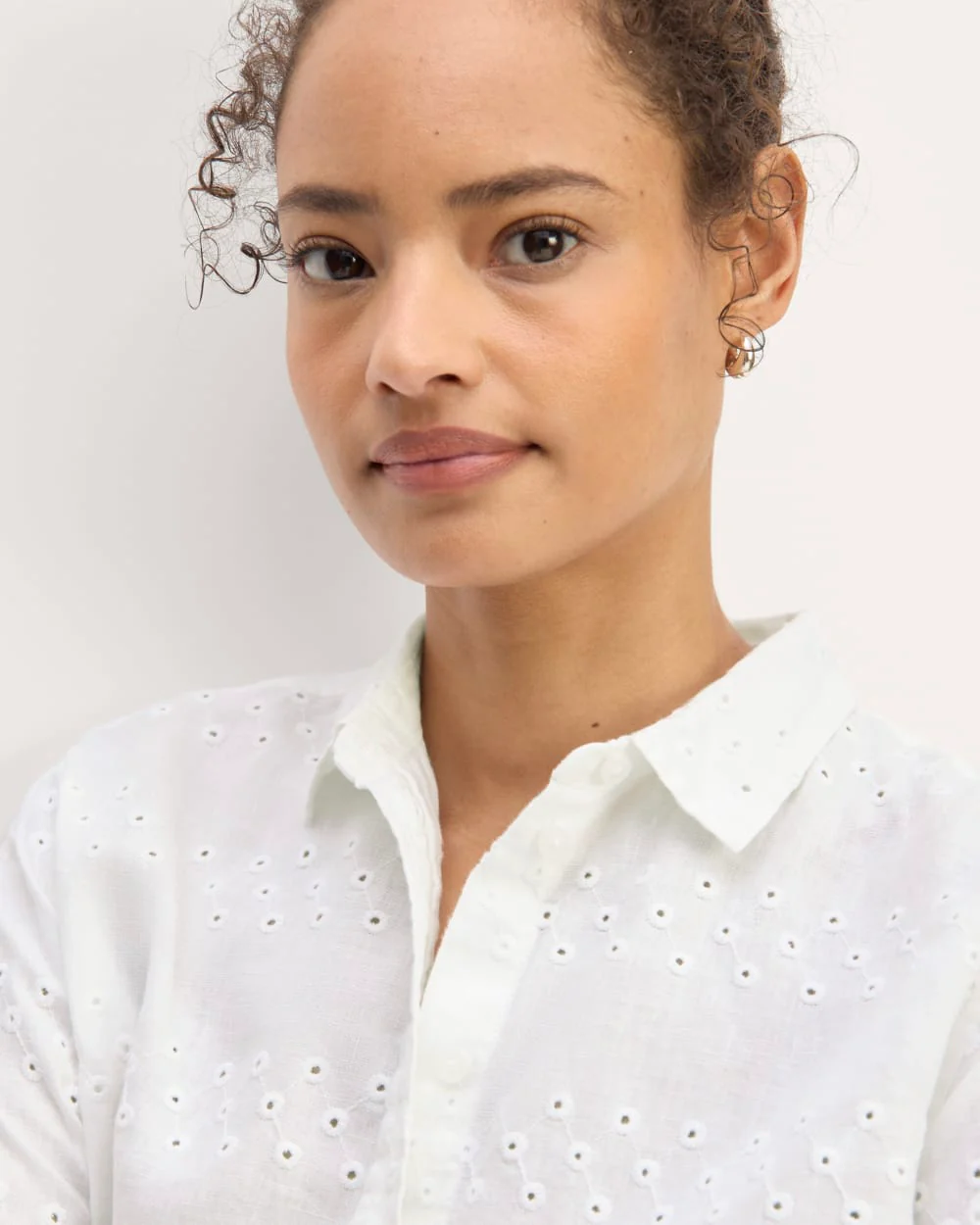 The Linen Eyelet Relaxed Shirt | White Eyelet - Image 4