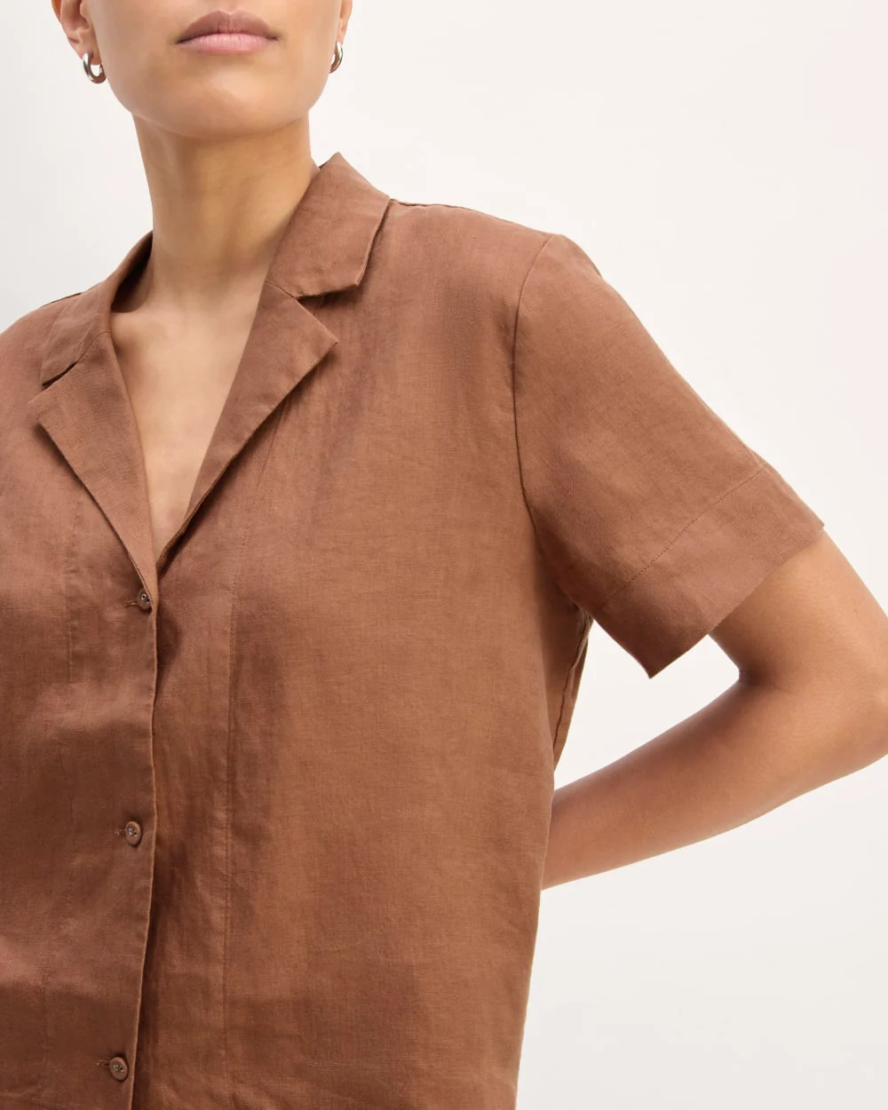 The Notch Shirt in Linen | Carob Brown - Image 4
